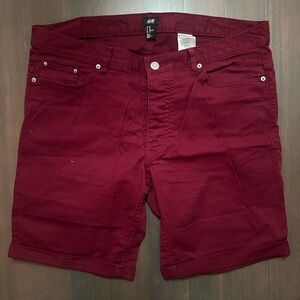 H&M Burgundy Red Bermuda Shorts Waist Size 36
Stretch, comfortable